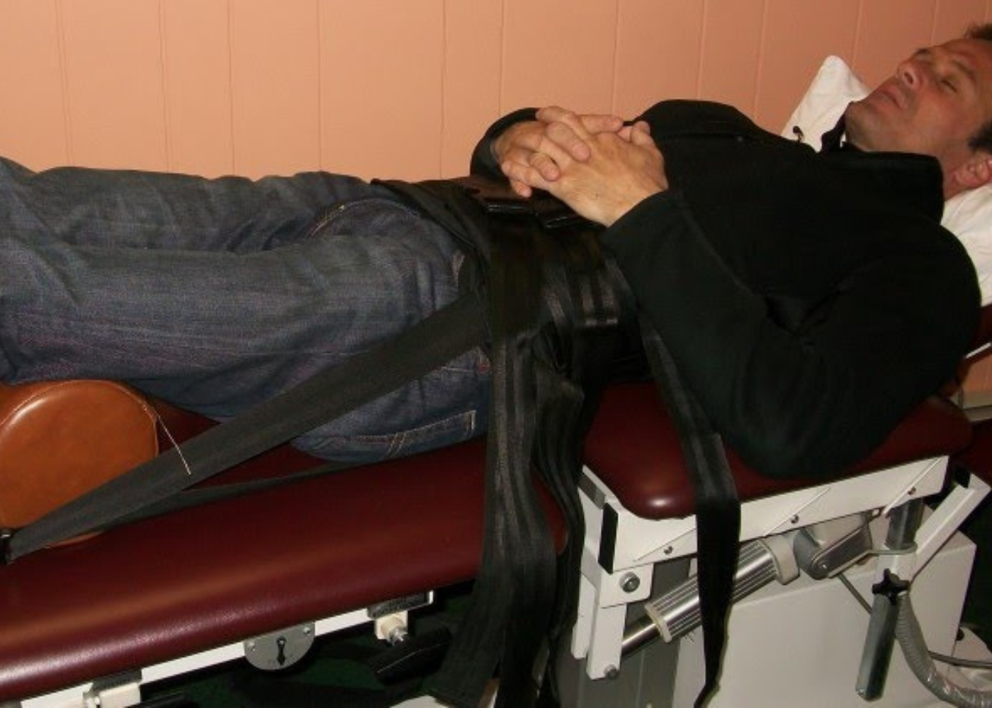 Nonsurgical spinal decompression chiropractor